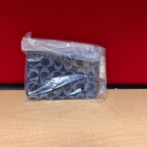 NWT Coach Corner Zip Wristlet In Signature Denim - Picture 3 of 3